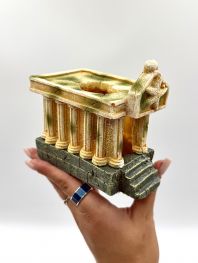 Грот-укрытие 
